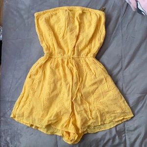 BRAND NEW YELLOW HOLLISTER TUBE TOP ROMPER (med)